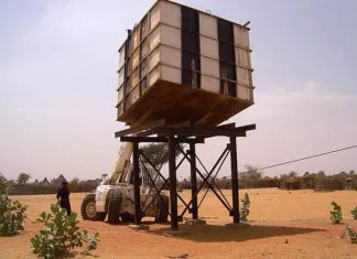 بدء تركيب الأعمدة الكهربائية لآبار المياه بالجنينة بدء تركيب الأعمدة الكهربائية لآبار المياه بالجنينة