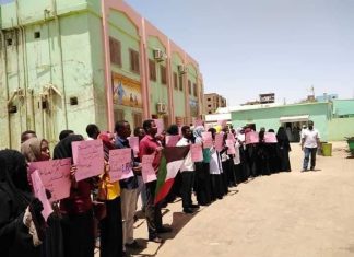 قوة أمنية تقتحم مستشفى حكوميا وتمنع دخول كوادره السودان: قوة أمنية تقتحم مستشفى حكوميا وتمنع دخول كوادره
