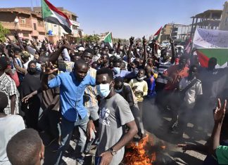 عشرات القتلى والجرحى في مظاهرات 17 نوفمبر السودان.. قتلى وجرحى في مظاهرات 17 نوفمبر والولايات المتحدة تتمسك "بشرعية" حمدوك