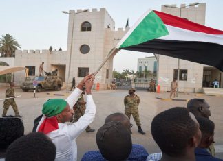 قوات الانقلاب تقتحم المستشفيات والاطباء يطالبون بتحقيق دولي في مجازر البرهان قوات الانقلاب تقتحم المستشفيات والاطباء يطالبون بتحقيق دولي في مجازر البرهان