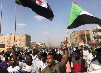 تجدد المظاهرات في السودان بعد “اليوم الأكثر دموية” تجدد المظاهرات في السودان بعد “اليوم الأكثر دموية”