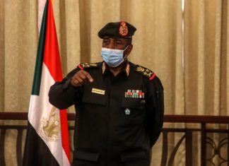 البرهان :حمدوك سيظل محل ثقة القوات المسلحة والجيش لا يريد إقصاء أي جهة في السودان البرهان :حمدوك سيظل محل ثقة القوات المسلحة والجيش لا يريد إقصاء أي جهة في السودان