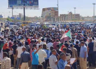 اتفاق البرهان – حمدوك… الشارع مُنقسمٌ على نفسه! اتفاق البرهان – حمدوك… الشارع مُنقسمٌ على نفسه!