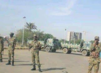 الجيش السوداني يغلق الشوارع المؤدية لوسط العاصمة الجيش السوداني يغلق الشوارع المؤدية لوسط العاصمة