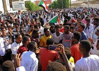 معارضو “الاتفاق السياسي” يتجهون لـ”تكتيكات إسقاط البشير” معارضو “الاتفاق السياسي” يتجهون لـ”تكتيكات إسقاط البشير”