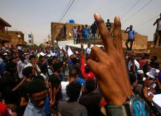 لاستعادة مسار ثورة السودان.. “المهنيون” في شوارع الخرطوم لاستعادة مسار ثورة السودان.. “المهنيون” في شوارع الخرطوم