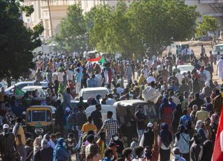 “الحرية والتغيير”: المظاهرات زلزلت الأرض تحت أقدام “الانقلاب” “الحرية والتغيير”: المظاهرات زلزلت الأرض تحت أقدام “الانقلاب”