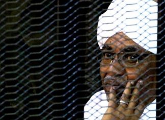 تسليم “البشير” للمحكمة الجنائية .. هل بات وشيكا؟ تسليم "البشير" للمحكمة الجنائية .. هل بات وشيكا؟