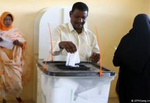 الانتخابات المبكرة.. هل تخرج السودان من أزماته؟ صورة أرشيفية لآخر انتخابات في السودان جرت في عهد نظام عمر البشير عام 2015