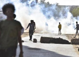 تقرير ميداني يرصد قمع الشرطة للثوار في مليونية 30 نوفمبر تقرير ميداني يرصد قمع الشرطة للثوار في مليونية 30 نوفمبر