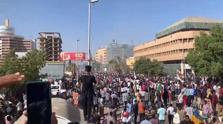 الحرية والتغيير: قطار المقاومة يمضي لكنس الانقلاب الحرية والتغيير: قطار المقاومة يمضي لكنس الانقلاب