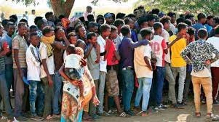 لاجئون يستنجدون بالخرطوم.. مخاوف سودانية من ضغوط اقتصادية لاجئون يستنجدون بالخرطوم.. مخاوف سودانية من ضغوط اقتصادية
