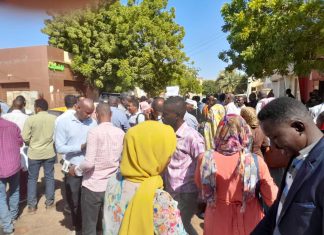 وقفة احتجاجية للمطالبة بإيقاف العنف ضد المرأة وقفة احتجاجية للمطالبة بإيقاف العنف ضد المرأة