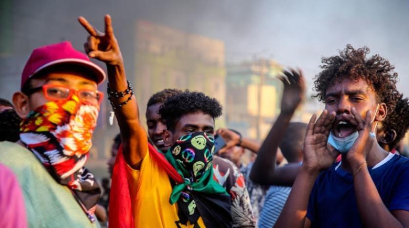 السودانيون يترقبون بحذر إعلان «ميثاق سياسي» جديد السودانيون يترقبون بحذر إعلان «ميثاق سياسي» جديد