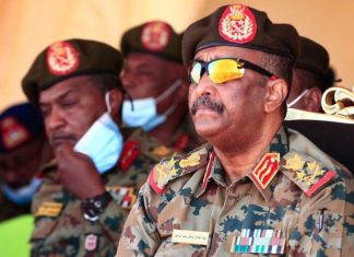 البرهان: عازمون على إستكمال مسيرة الديمقراطية في السودان رغم المكايد والفتن وإختطاف الشباب البرهان: عازمون على إستكمال مسيرة الديمقراطية في السودان رغم المكايد والفتن وإختطاف الشباب