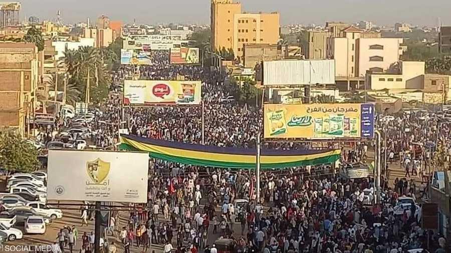 مليونيات الثورة.. العنف مستمر بأشكال جديدة مليونيات الثورة.. العنف مستمر بأشكال جديدة