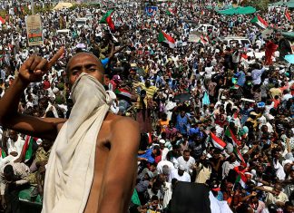 السودان ينتفض… مطالب جديدة للشارع بعد 3 سنوات على اندلاع الثورة السودان ينتفض… مطالب جديدة للشارع بعد 3 سنوات على اندلاع الثورة