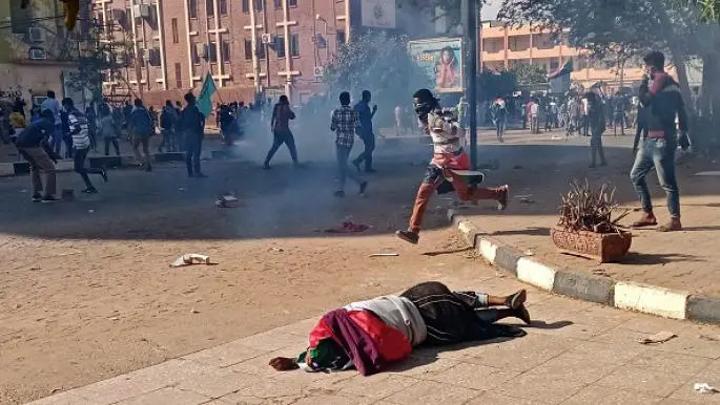 انقلاب السودان: قتيل في مليونية 19 ديسمبر ودعوات لمواصلة التصعيد انقلاب السودان: قتيل في مليونية 19 ديسمبر ودعوات لمواصلة التصعيد
