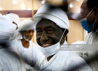 الازدحام يؤجل جلسة النطق بالحكم في مواجهة علي عثمان وآخرين الازدحام يؤجل جلسة النطق بالحكم في مواجهة علي عثمان وآخرين
