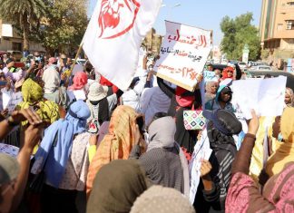 السودانيون يحتشدون لمحاصرة القصر الرئاسي للمرة الثانية السودانيون يحتشدون لمحاصرة القصر الرئاسي للمرة الثانية