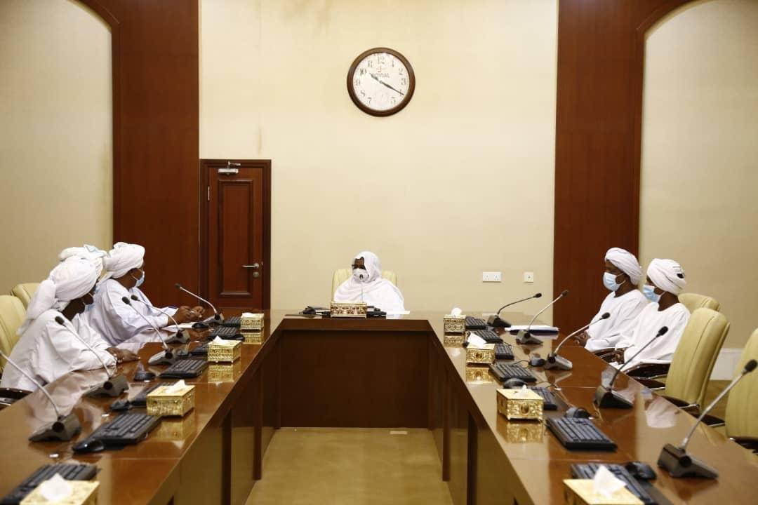 السيادي يعد بحل مشكلة ديون مزارعي مشروع السوكي الزراعي السيادي يعد بحل مشكلة ديون مزارعي مشروع السوكي الزراعي