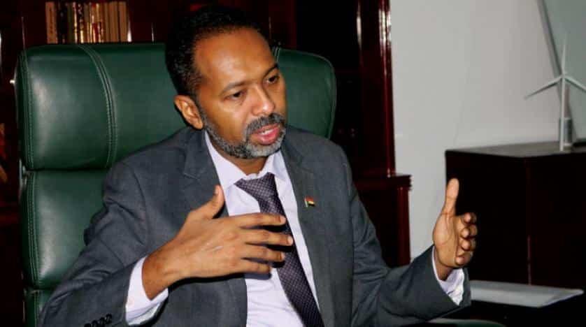 خالد عمر: صديق يوسف منح العسكريين حق تعيين وزيري الدفاع والداخلية خالد عمر: صديق يوسف منح العسكريين حق تعيين وزيري الدفاع والداخلية