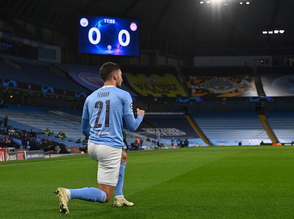 توريس ينتقل رسمياً إلى برشلونة توريس ينتقل رسمياً إلى برشلونة