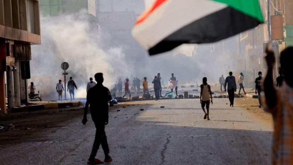 أطباء السودان: مليونية 30 ديسمبر تتعرّض للقمع بالرصاص الحيّ وكافة الأساليب أطباء السودان: مليونية 30 ديسمبر تتعرّض للقمع بالرصاص الحيّ وكافة الأساليب