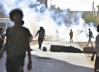 بعد مقتل الضابط.. هل حادت التظاهرات عن السلمية؟ مليونية 13 يناير