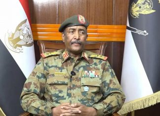 البرهان: نجدد التأكيد على التمسك بحماية البلاد من الانزلاق نحو الفوضى البرهان: نجدد التأكيد على التمسك بحماية البلاد من الانزلاق نحو الفوضى