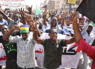 مقاومة الخرطوم تؤكد “ما حنوقف تصعيد إلا نموت” وتعلن عن خمس مواكب خلال شهر يناير مقاومة الخرطوم تؤكد “ما حنوقف تصعيد إلا نموت” وتعلن عن خمس مواكب خلال شهر يناير