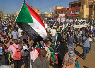 استقالة حمدوك تربك المشهد السوداني.. وتباين بالشارع استقالة حمدوك تربك المشهد السوداني.. وتباين بالشارع