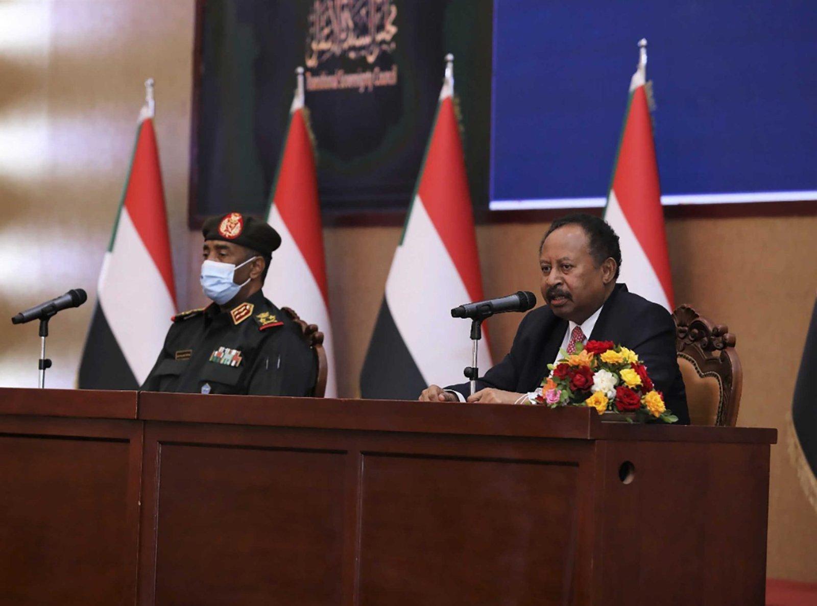 السودان “يدخل نفقا جديدا”.. استقالة حمدوك بداية للحل أم تعقيد للمشهد؟ السودان “يدخل نفقا جديدا”.. استقالة حمدوك بداية للحل أم تعقيد للمشهد؟