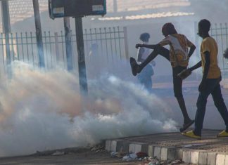 والي الخرطوم المكلف يؤكد على ضرورة حماية المواكب السلمية والي الخرطوم المكلف يؤكد على ضرورة حماية المواكب السلمية