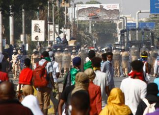 مظاهرات تحت شعار “مليونية 9 يناير” وانقسام حول مبادرة أممية لحل الأزمة السودان.. مظاهرات تحت شعار "مليونية 9 يناير" وانقسام حول مبادرة أممية لحل الأزمة