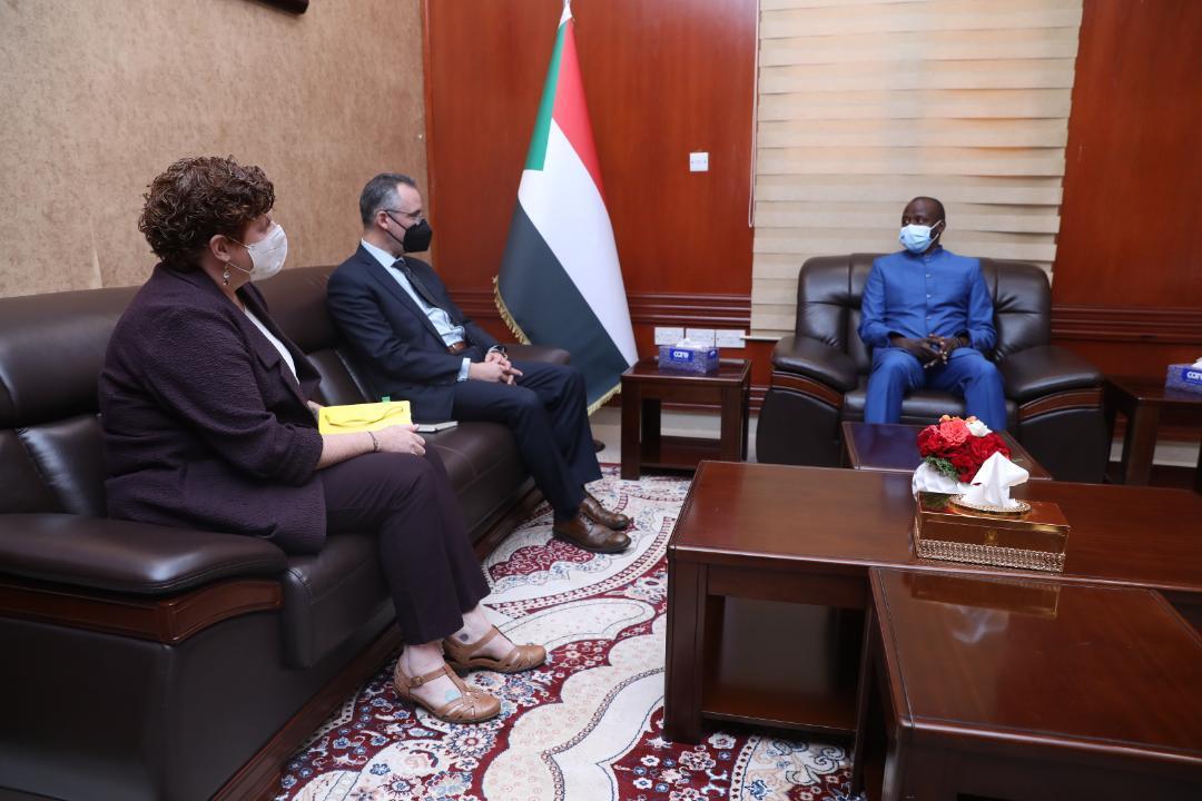 عضو السيادي الهادي إدريس يلتقي القائم بالأعمال الأمريكي بالخرطوم عضو السيادي الهادي إدريس يلتقي القائم بالأعمال الأمريكي بالخرطوم