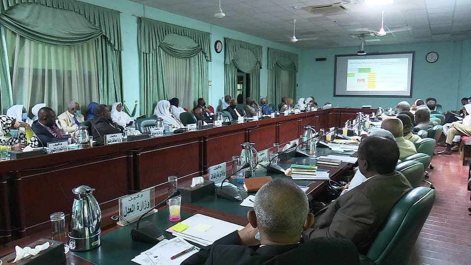 الإجتماع المشترك للقطاعات الوزارية بمجلس الوزراء يجيز موازنة العام المالي2022 الإجتماع المشترك للقطاعات الوزارية بمجلس الوزراء يجيز موازنة العام المالي2022