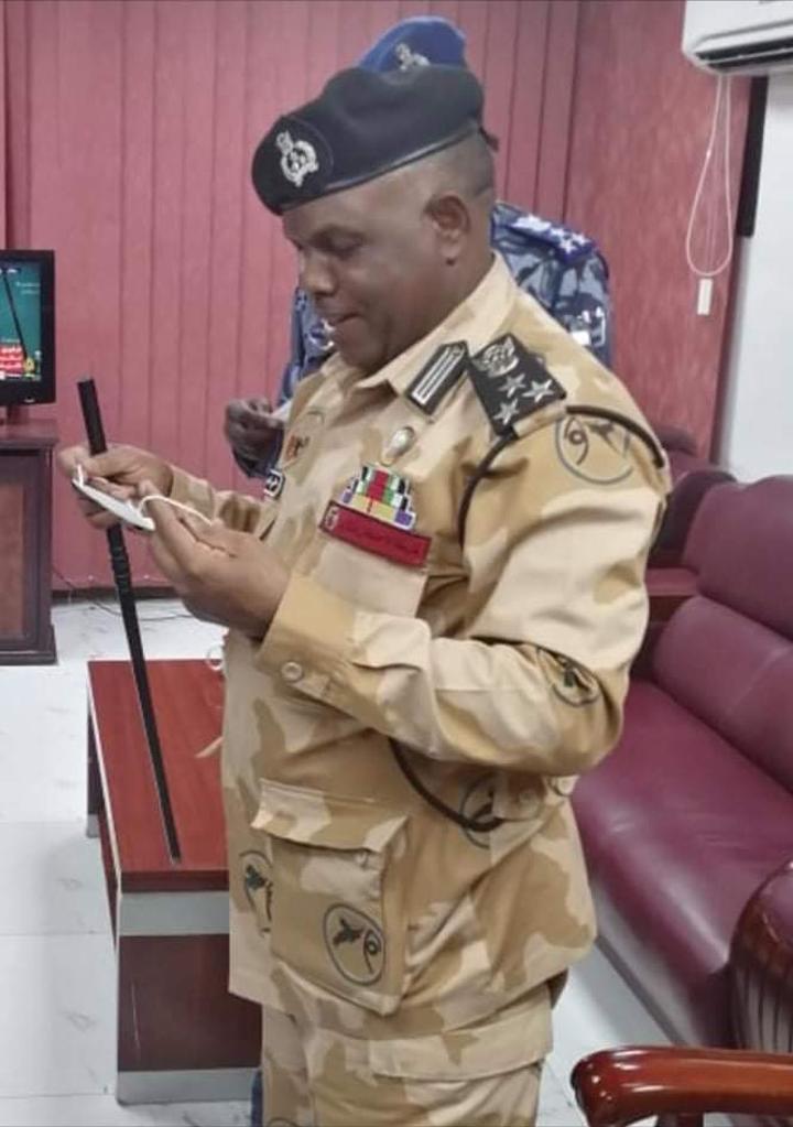 عاجل| مقتل عميد شرطة طعناً بآلة حادة في تظاهرات بالخرطوم عاجل| مقتل عميد شرطة طعناً بآلة حادة في تظاهرات بالخرطوم