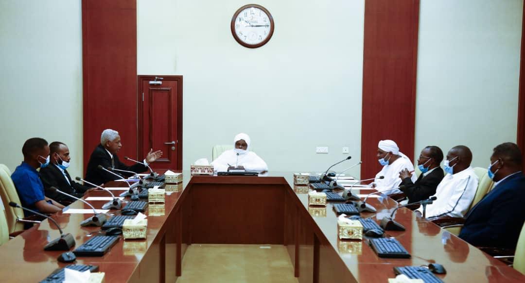 عضو مجلس السيادة د.سلمى عبدالجبار تلتقي وفدالمجلس الأعلى لولايات الوسط عضو مجلس السيادة د.سلمى عبدالجبار تلتقي وفدالمجلس الأعلى لولايات الوسط