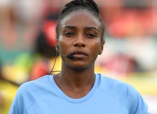 موقف محرج لأول حكمة في تاريخ كأس إفريقيا موقف محرج لأول حكمة في تاريخ كأس إفريقيا