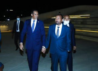 آبي أحمد يستقبل دقلو على أنغام الأغنيات السودانية آبي أحمد يستقبل دقلو على أنغام الأغنيات السودانية
