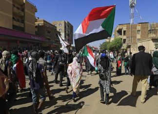احتجاجات السودان.. سقوط مزيد من القتلى والمتظاهرون يصعدون احتجاجات السودان.. سقوط مزيد من القتلى والمتظاهرون يصعدون