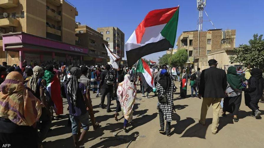 احتجاجات السودان.. سقوط مزيد من القتلى والمتظاهرون يصعدون احتجاجات السودان.. سقوط مزيد من القتلى والمتظاهرون يصعدون