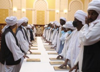 لجان حل أزمة الشرق تؤدي القسم أمام حميدتي لجان حل أزمة الشرق تؤدي القسم أمام حميدتي