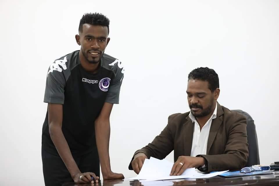 الهلال يجدد تعاقده مع مهاجم الفريق ياسر مزمل الهلال يجدد تعاقده مع مهاجم الفريق ياسر مزمل
