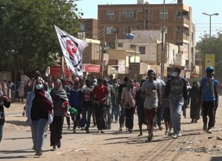انطلاق التظاهرة الاخيرة لشهر يناير بالمدن الثلاث وبعض الولايات انطلاق التظاهرة الاخيرة لشهر يناير بالمدن الثلاث وبعض الولايات