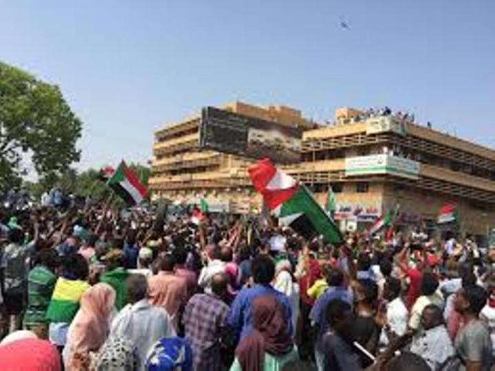 (إيقاد): السودانيون يُطالبون بحكم مدني (إيقاد): السودانيون يُطالبون بحكم مدني