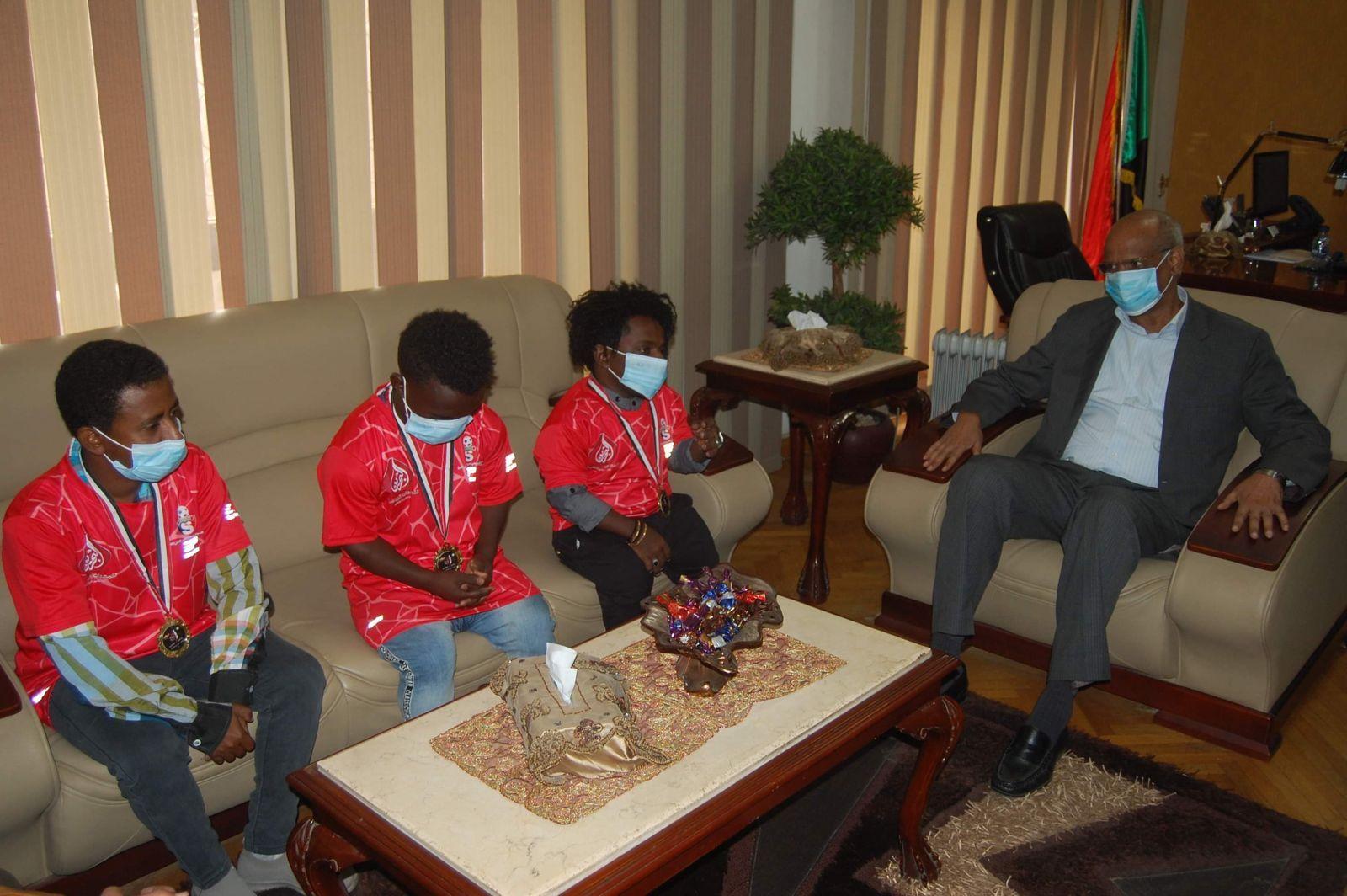 سفير جمهورية السودان لدى القاهرة يستقبل المنتخب القومي لقصار القامة سفير جمهورية السودان لدى القاهرة يستقبل المنتخب القومي لقصار القامة