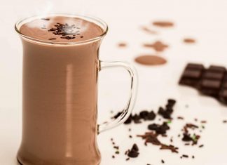 خبير تغذية يحذر من تناول الكاكاو بالحليب خبير تغذية يحذر من تناول الكاكاو بالحليب