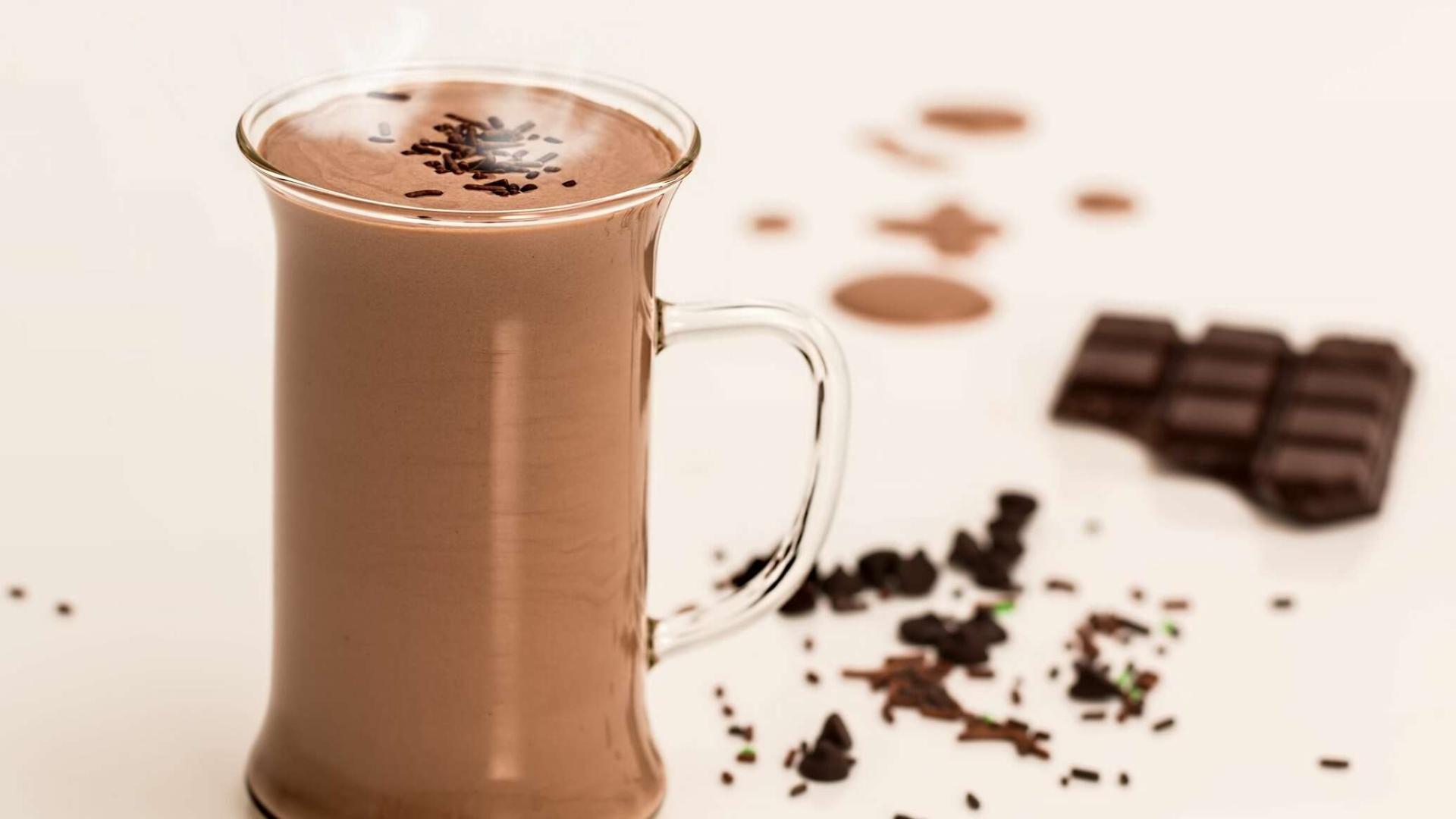 خبير تغذية يحذر من تناول الكاكاو بالحليب خبير تغذية يحذر من تناول الكاكاو بالحليب